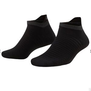 NWT 2 Pairs of Nike Spark Lightweight No-Show Running Socks W 9.5-11 Men 8-9.5
